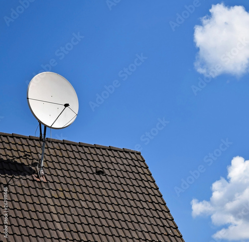 Satellit dish on the top of a roof