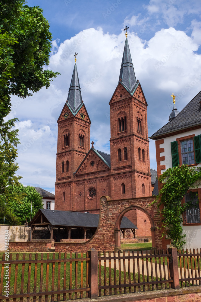 Die Einhardsbasilika in Seligenstadt Die Einhardsbasilika in Seligenstadt