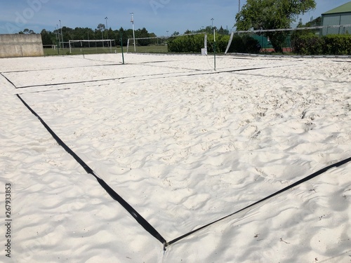 terrain de tennis sur sable