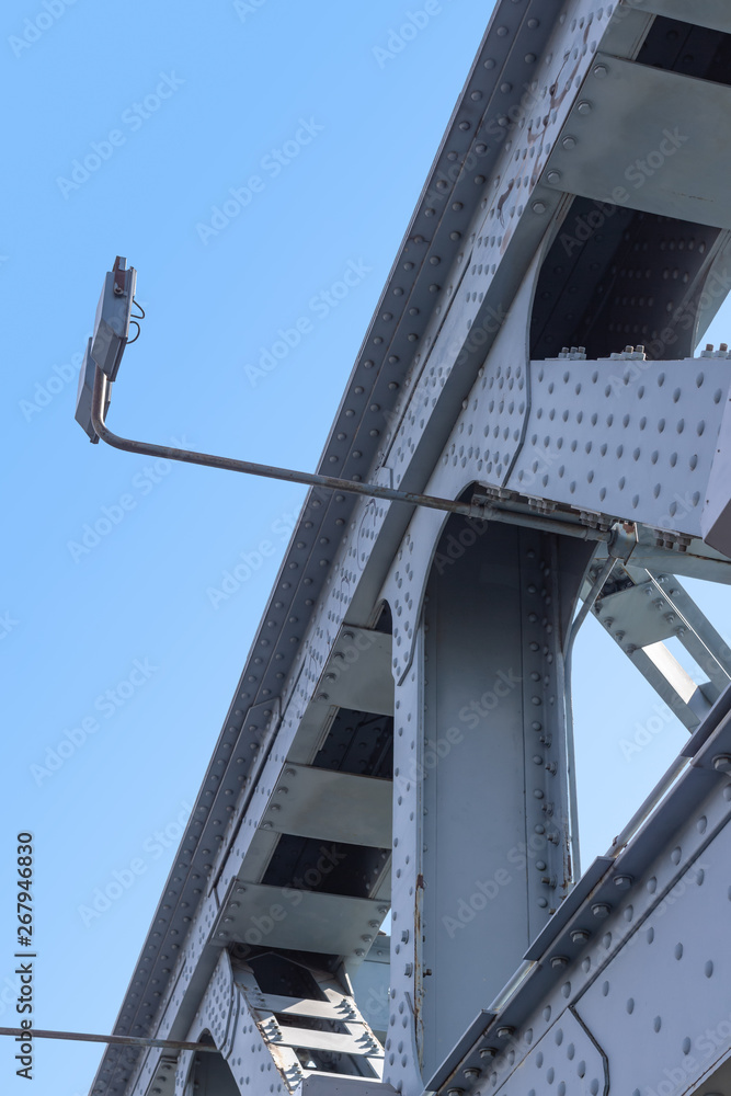 Bridge metal beams