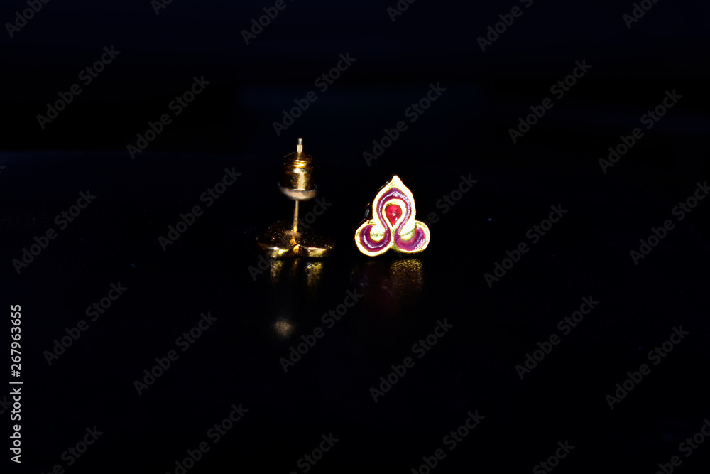Earring is a design For teenagers for ladies who like beauty Earring is a design For teenagers for ladies who like beauty