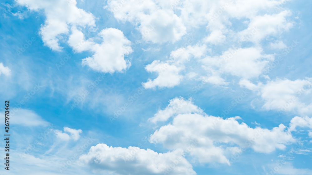 Obraz premium Błękitne niebo / chmury