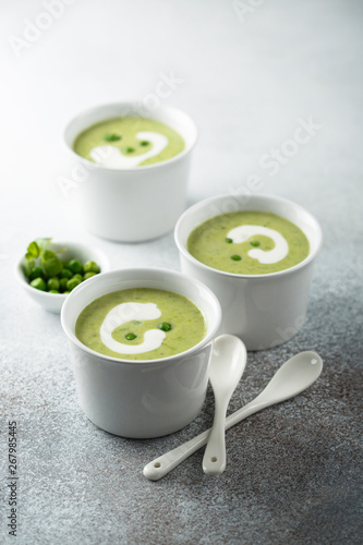 Healthy pea soup with cream