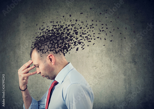 Fotografía Side profile of a sad man losing parts of head as symbol of decreased mind funct