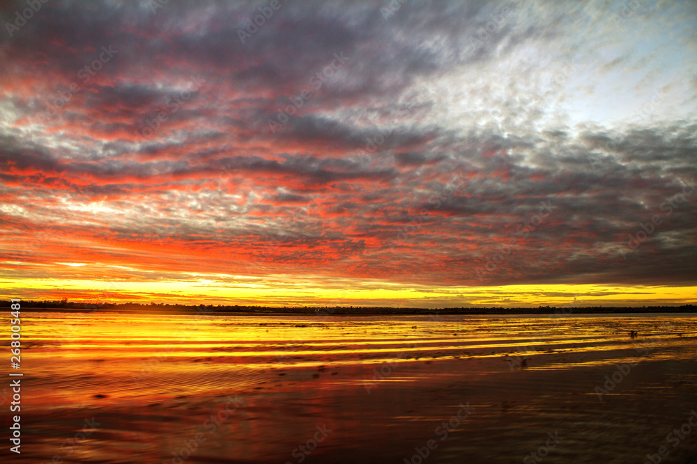 Obraz premium sunset over the sea