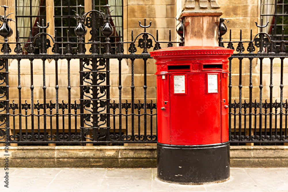 Buzon antiguo en calle de Londres. Stock Photo Adobe Stock