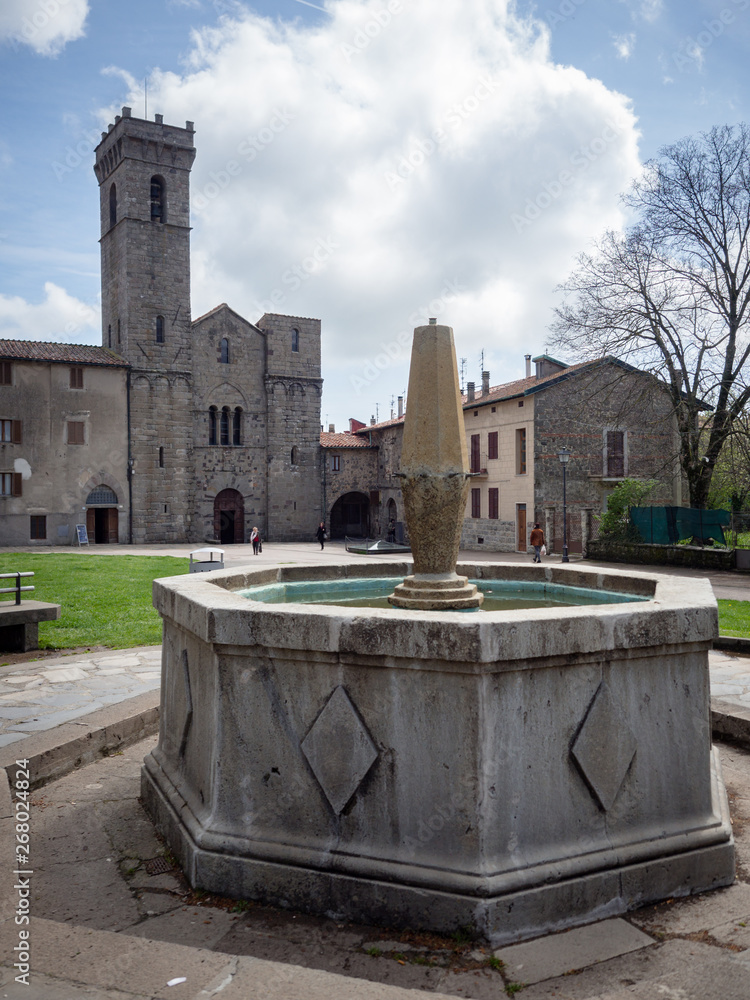 Φωτογραφία The abbey of San Salvatore is the sacred building in Romanesque style in Italy
