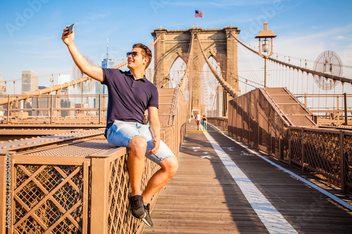 Tourist model taking a selfie on a Brooklyn Bridge © Stefan