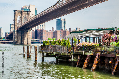 фотографія Amazing panorama view of New York city skyline and Brooklyn bridge with restaura