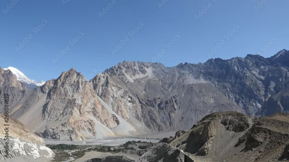 Take a look around the scenic surroundings of the Pasu Glacier. Take a look around the scenic surroundings of the Pasu Glacier.