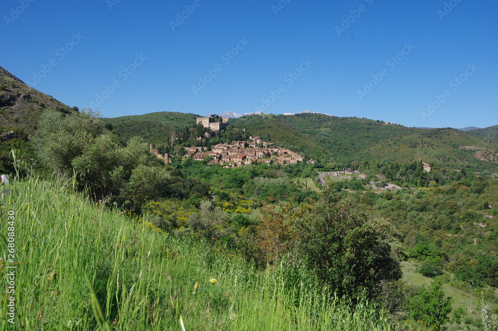 village médiéval en montagne en france