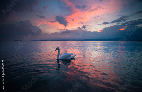Fototapeta Naklejka Na Ścianę i Meble -  Sunset Garda Lake