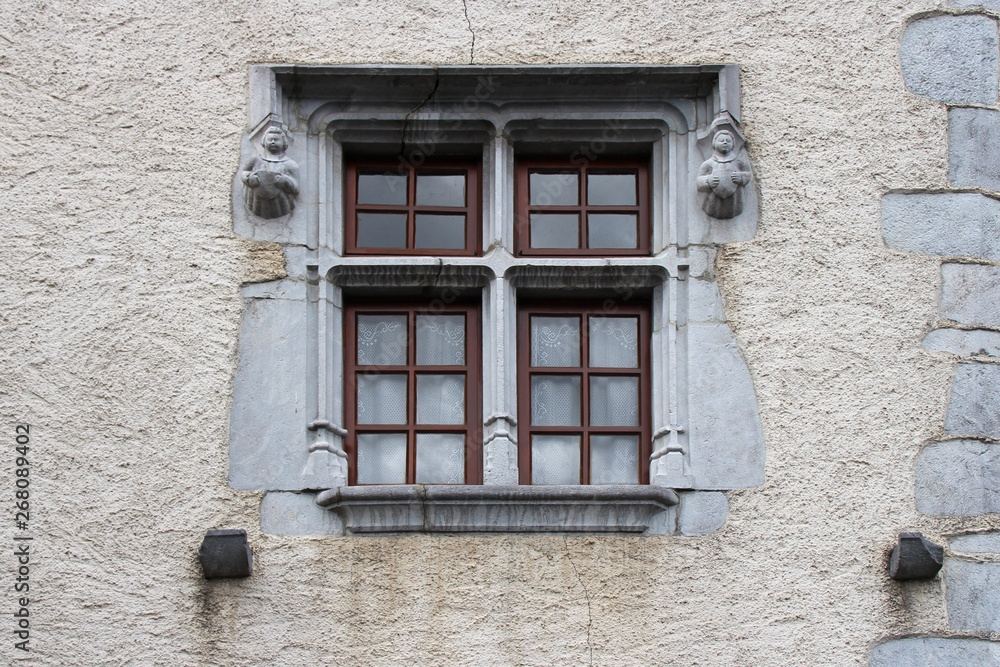 Obraz premium gothic window in bielle (france)