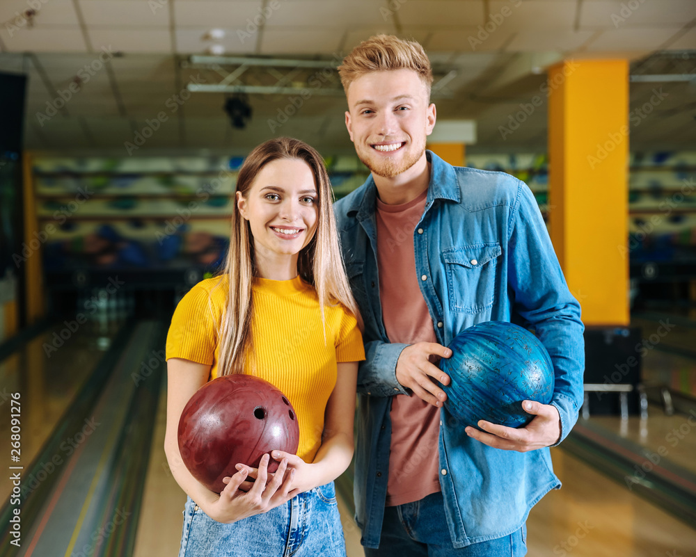 Fototapeta premium Happy friends in bowling club