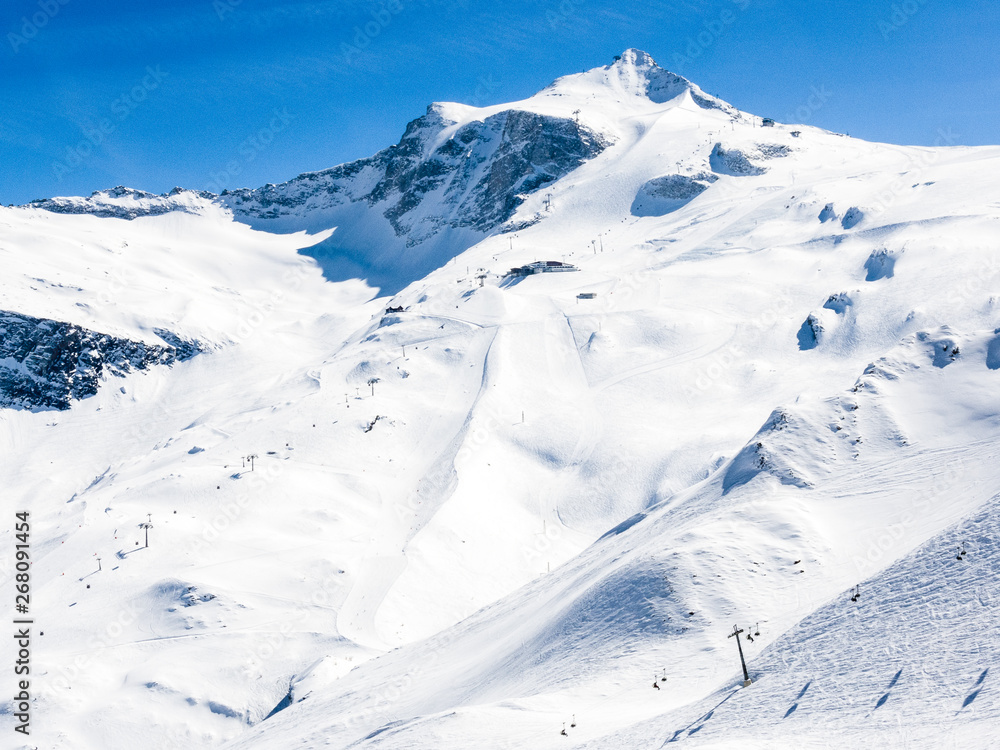 Das  ausgedehnte Skigebiet auf dem  Hintertuxer Gletscher, Tirol , Österreich