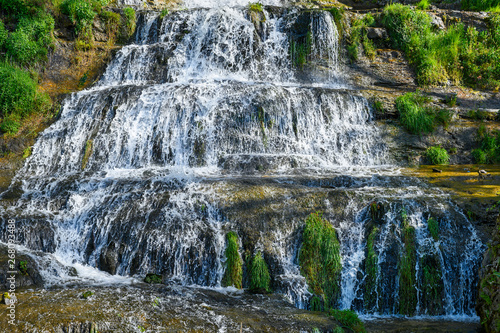 Wasserfälle beim Eingang zur Beatushöhle, bei Interlaken, Bern, Schweiz