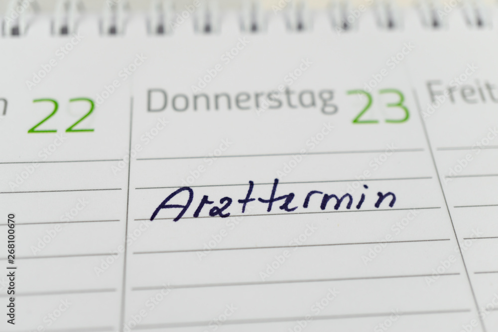 Obraz premium The german word for doctor's appointment in a calendar