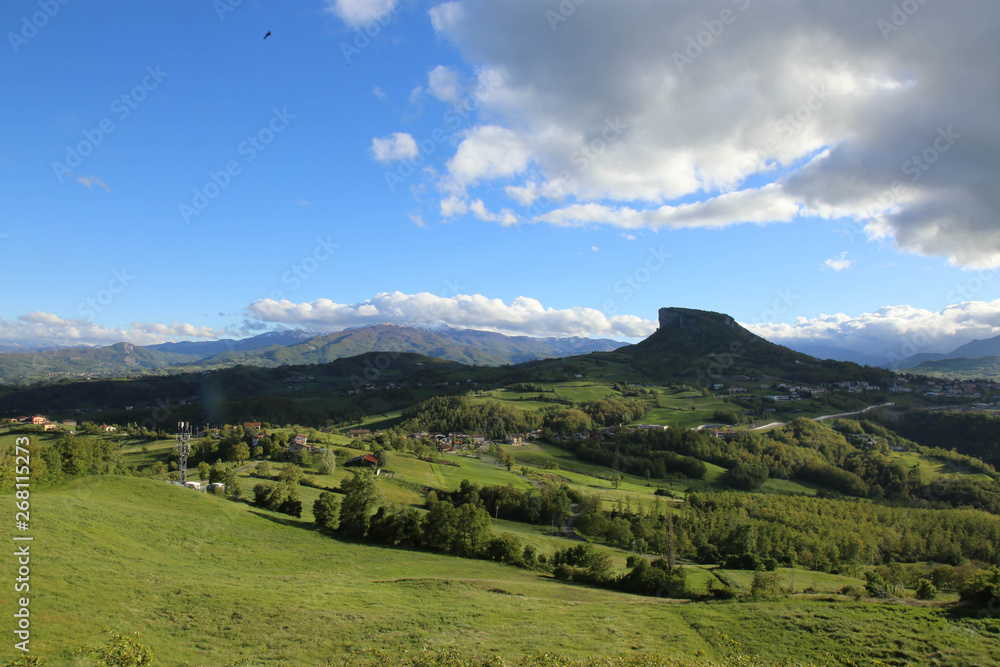 Fototapeta premium PIETRA DI BISMANTOVA ITALIA