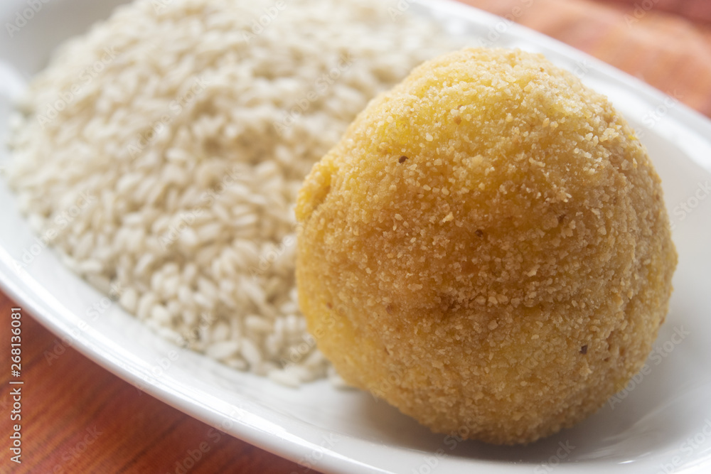 Naklejka premium sicilian fried rice arancino