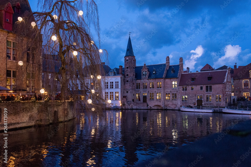 Crepusculo y hora azul Brujas (Brugge) Bélgica, en Navidad Crepusculo y hora azul Brujas (Brugge) Bélgica, en Navidad
