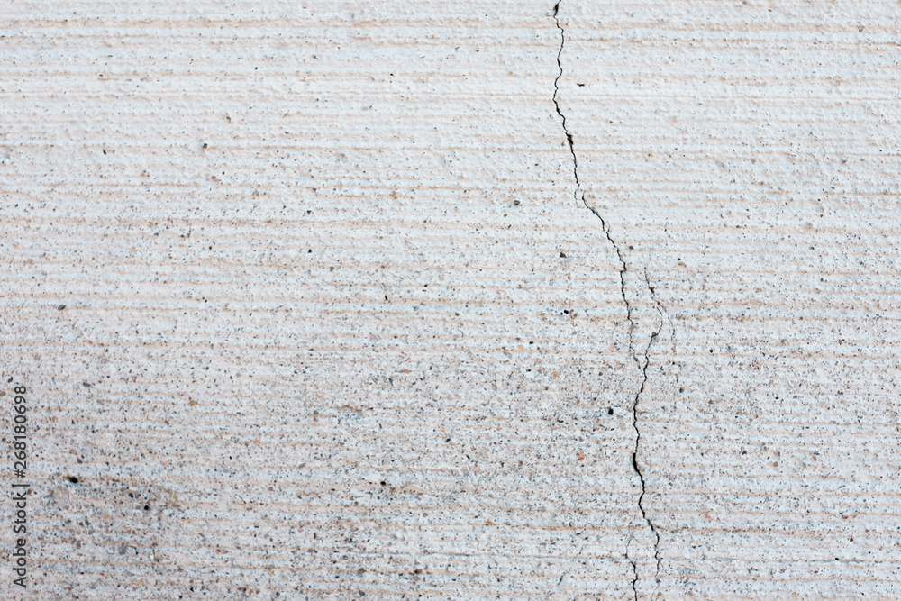Obraz premium Crack on the embossed concrete surface