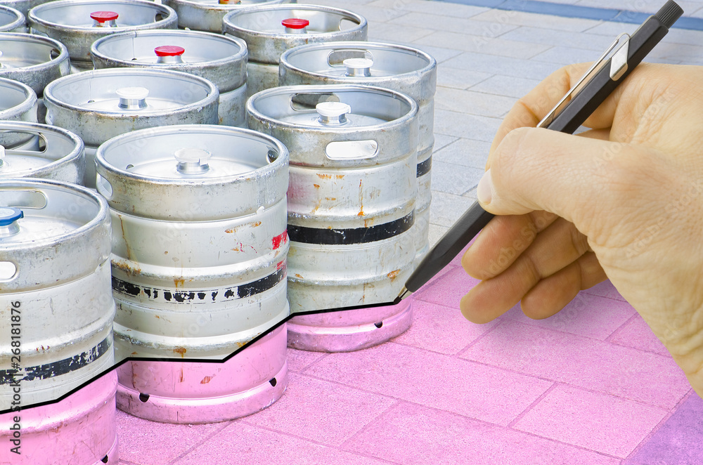 Φωτογραφία Hand drawing a graph about the trend of beer production with kegs of beer on bac