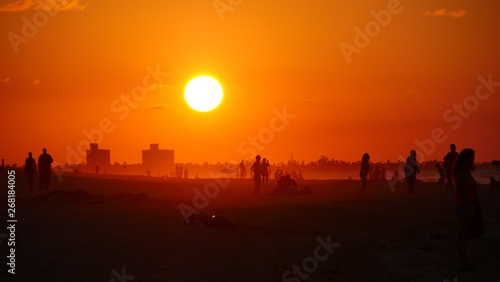 Atardecer en la playa 1