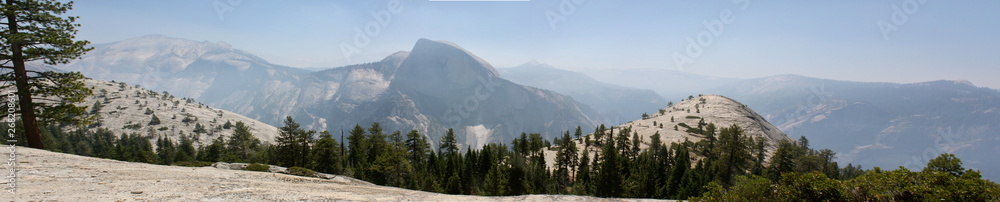 Obraz premium View of Half Dome From North Dome in Yosemite National Park in California