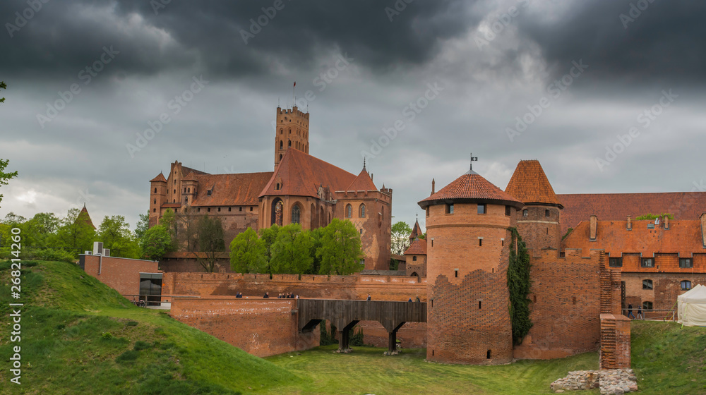 Malbork nad rzeką Nogat największy średniowieczny murowany zamek Malbork nad rzeką Nogat największy średniowieczny murowany zamek