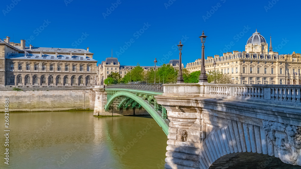 Paris,  view of the pont Notre-Dame and the ile de la Cité
