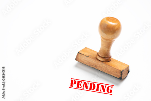 фотографія Rubber stamp with pending sign on white background.