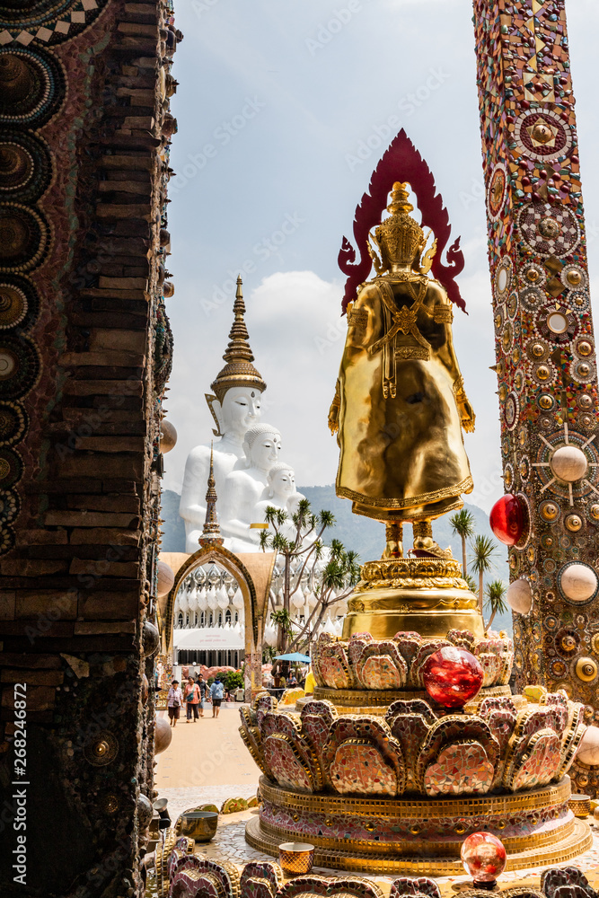 Fototapeta premium buddha with many face at Wat Pha Som Kaew buddhist temple