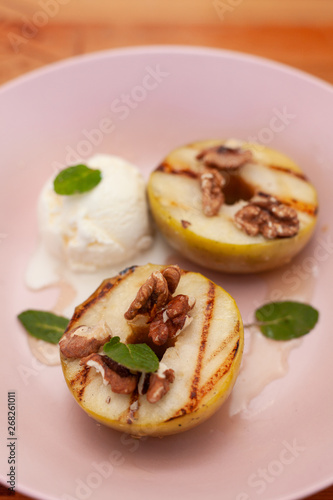 Sweet BBQ dessert: grilled apples with a nice scoop of vanilla ice cream