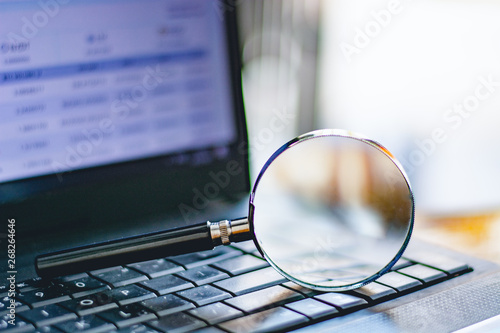 Magnifying glass is located on the keyboard. Of computer notebooks, Concept Disease analysis, consult various problems, study, online virus via internet or social