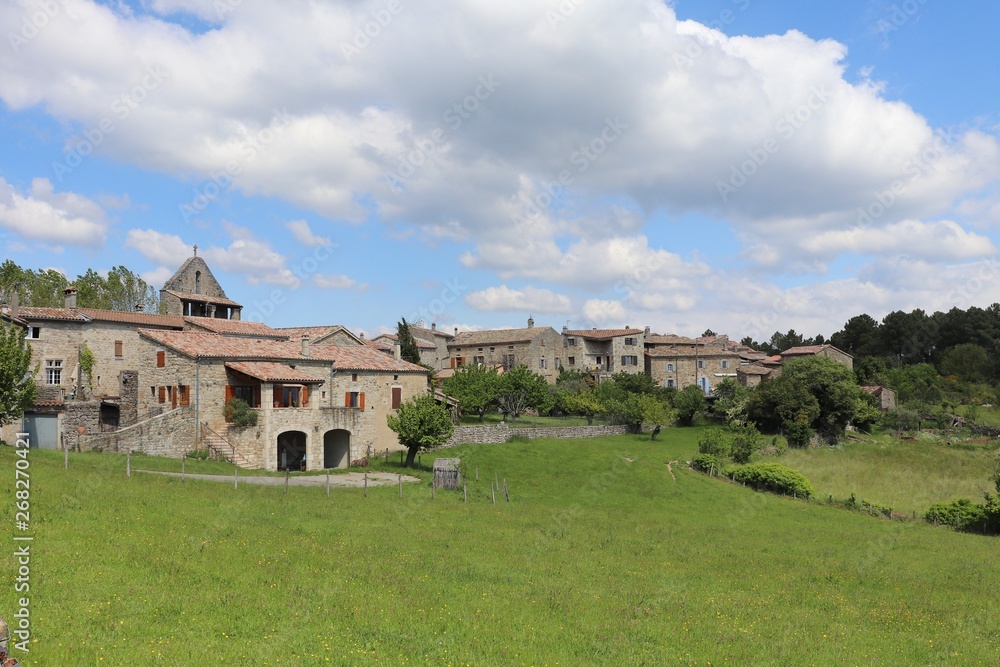 Maisons de grès - Village de Ailhon en Ardèche