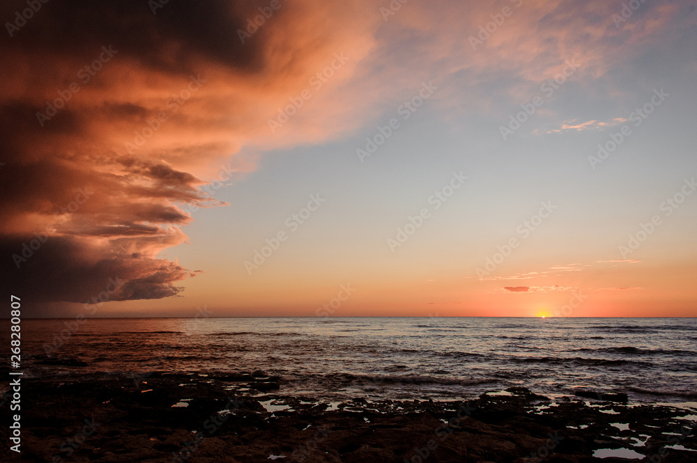 Fototapeta premium Gorgeous view on sunset and clouds from seashore