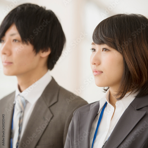 Wallpaper Mural ビジネスウーマンとビジネスマンの横顔 Torontodigital.ca