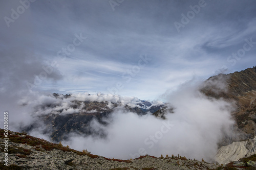 Die wunderbare Bergwelt des Wallis im Herbst