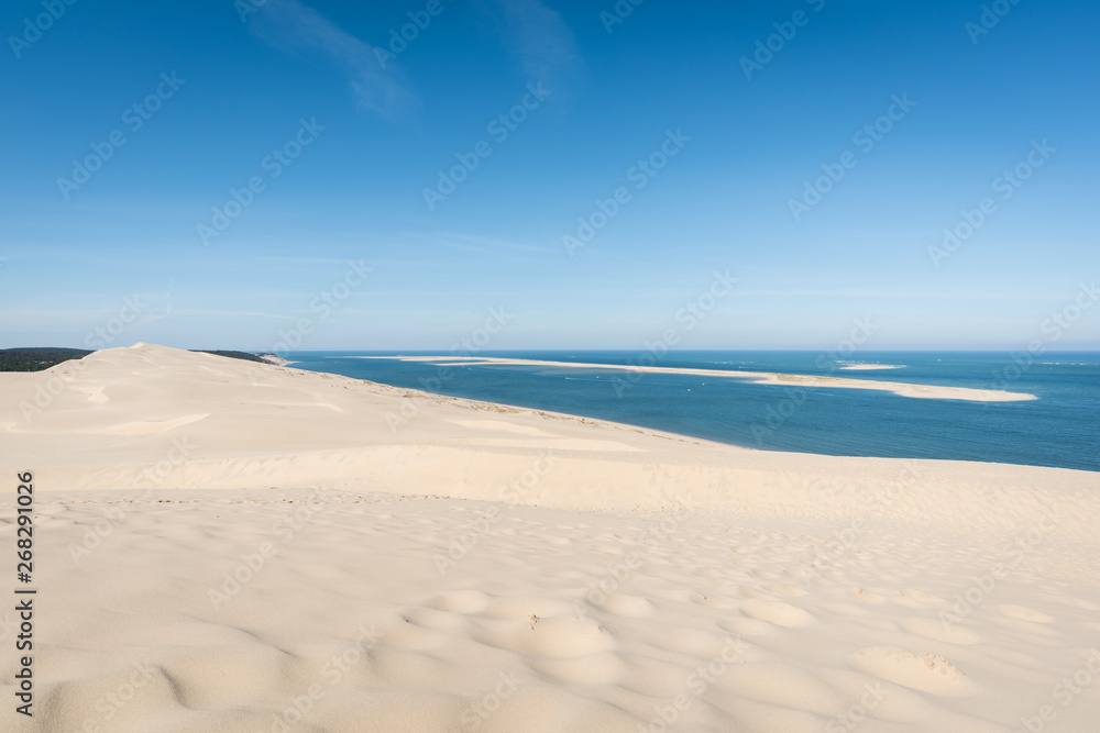 DUNE DU PILAT ET BANC D'ARGUIN (Bassin d'Arcachon, France) DUNE DU PILAT ET BANC D'ARGUIN (Bassin d'Arcachon, France)