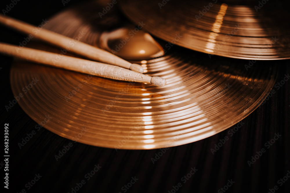Obraz premium Cymbals on the dark background