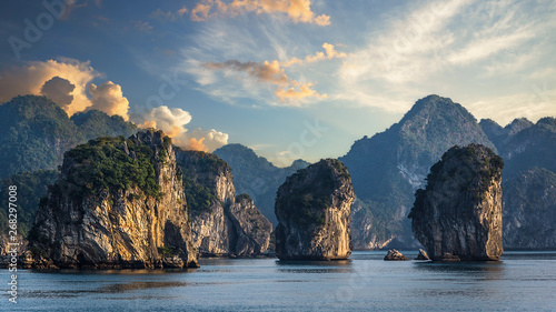 Dekoracja na wymiar typische-kalkfelsen-im-abendlicht-in-der-halong-bucht