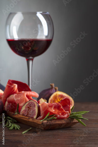 Prosciutto with figs, red wine and rosemary.