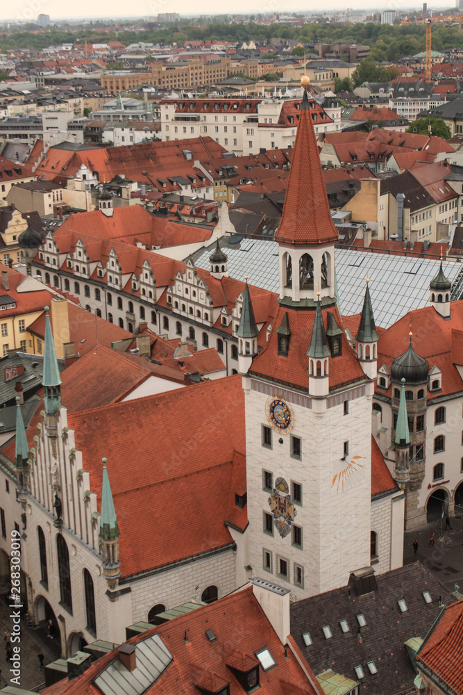 Altes Rathaus in München / Blick von St. Peter