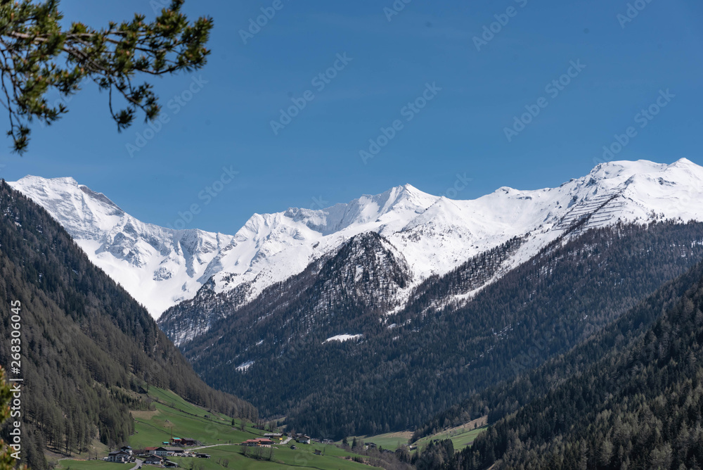 Blick auf Olperer, Tuxer Alpen, Valstal Blick auf Olperer, Tuxer Alpen, Valstal