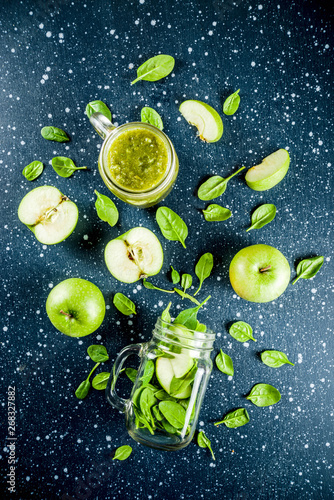 Green smoothie with spinach and apples