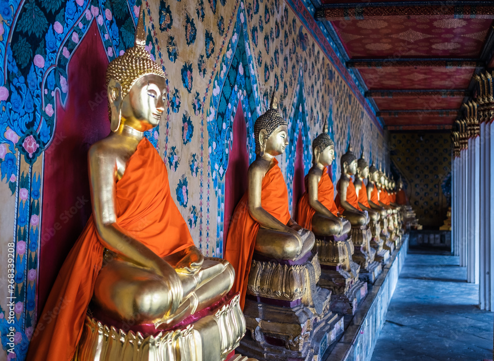 Fototapeta premium buddha statue in Wat Arun temple in bangkok thailand
