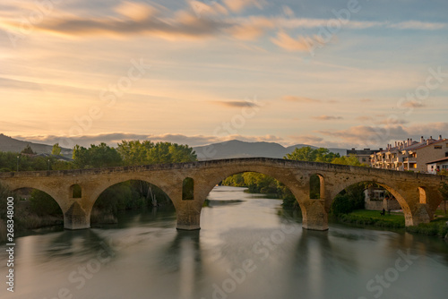 Puente la Reina (Bridge of the Queen) bridge over the Arga river. Navarra, Spainf