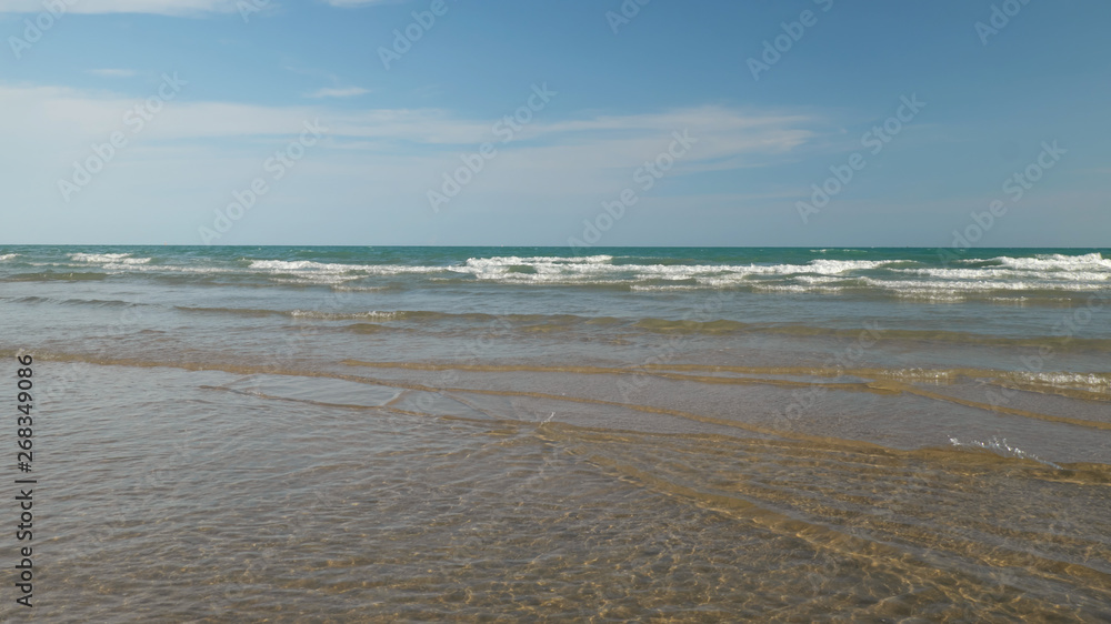 Obraz premium summer beach with clear blue sky and clouds