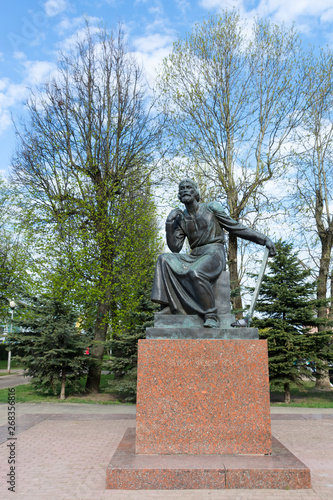 Smolensk. The sculpture of the architect Fyodor Kon at Smolensk castle walls