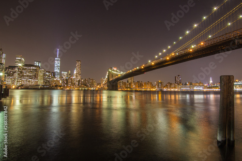 Fototapeta Naklejka Na Ścianę i Meble -  New york skyline during night from river
